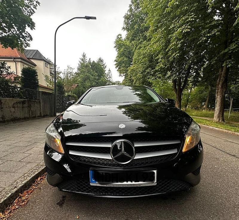 Schwarz Gebraucht 2015 Mercedes A180 Limousine | 7.500 € (Guter Preis) - Bild 1/4