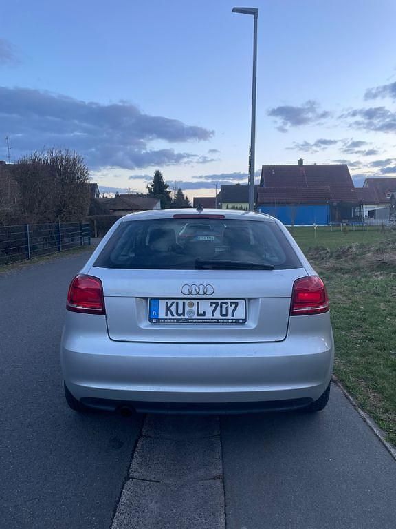 Gebraucht Audi A3 Ambiente 105 PS (77 kW) 2010 Silber Kleinwagen