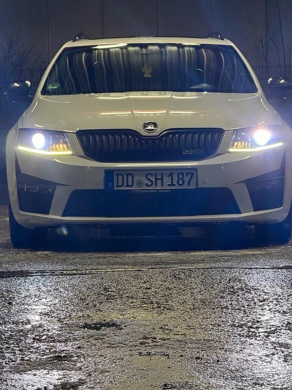 Gebraucht Skoda Octavia vRS 187 PS (137 kW) 2016 Weiß Kleinwagen