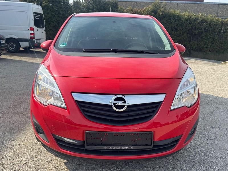 Gebraucht Opel Meriva Design Edition 101 PS (74 kW) 2011 Rot Van / Kleinbus