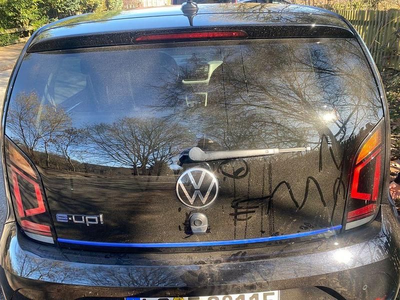 Gebraucht VW e-up! 61 kW (83 PS) 2021 Schwarz Kleinwagen