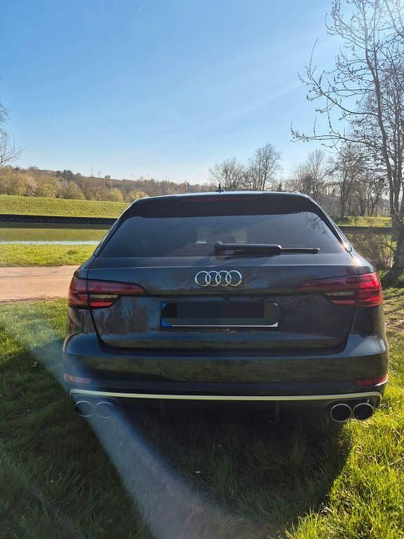 Gebraucht Audi A4 Sport 190 PS (139 kW) 2016 Grau Kombi