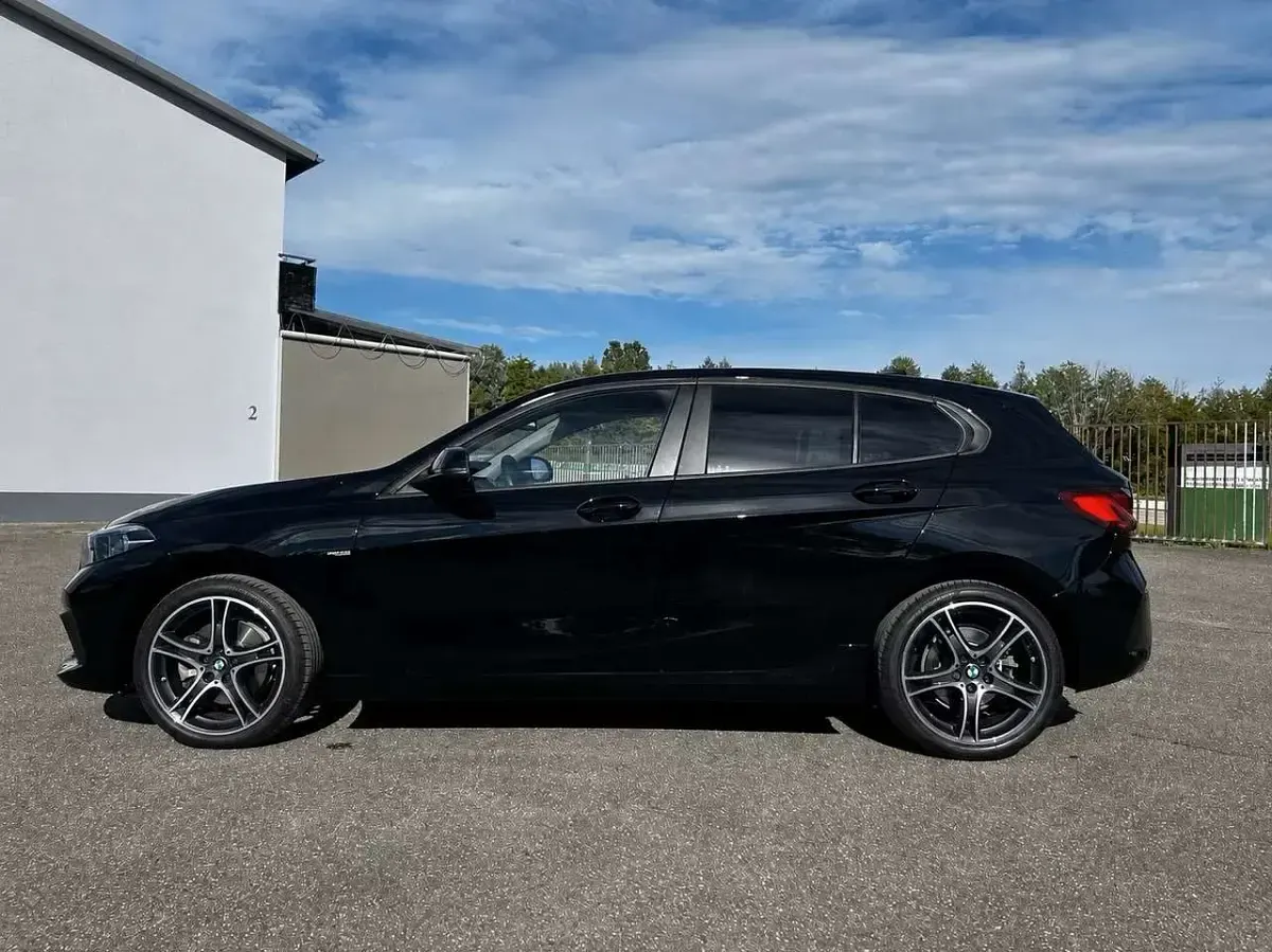 Gebraucht BMW 116 Advantage 109 PS (80 kW) 2021 Schwarz Kleinwagen