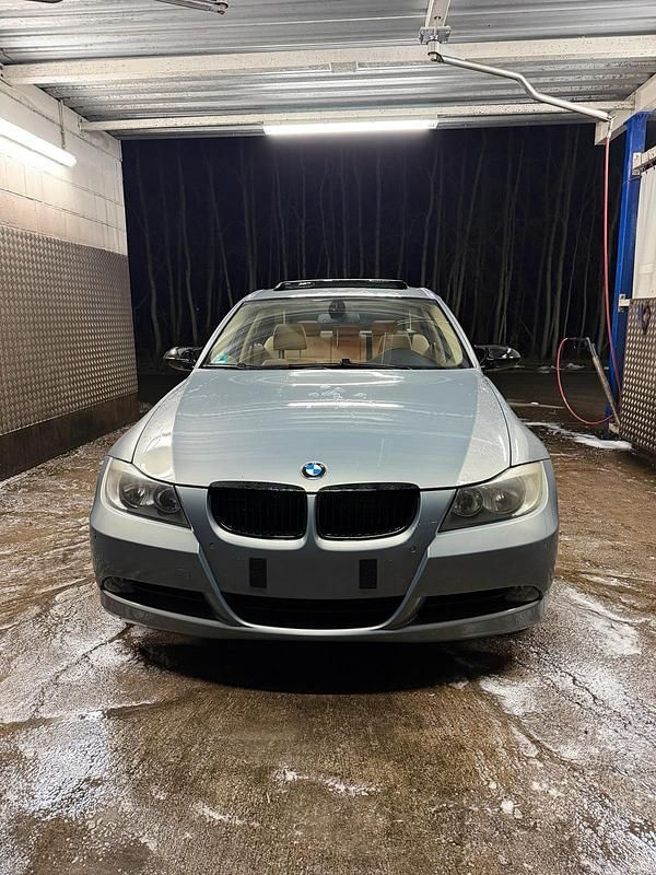 Grau Gebraucht 2008 BMW 325 Limousine | 4.399 € (Superpreis) - Bild 1/4