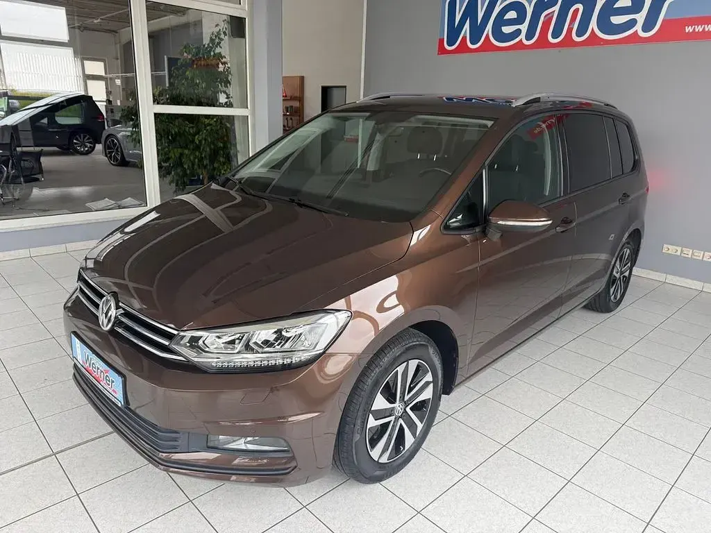Gebraucht VW Touran Comfortline 150 PS (110 kW) 2016 Braun Van / Kleinbus