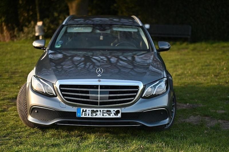 Usado Mercedes E220 Exclusive 194 CV (142 kW) 2019 Gris Familiar