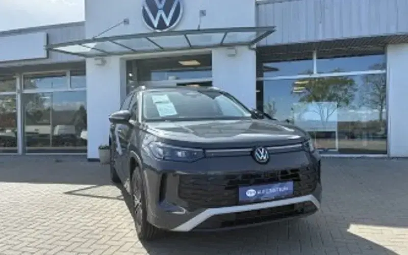 Neu VW Tayron Life 150 PS (110 kW) 2026 Grau SUV