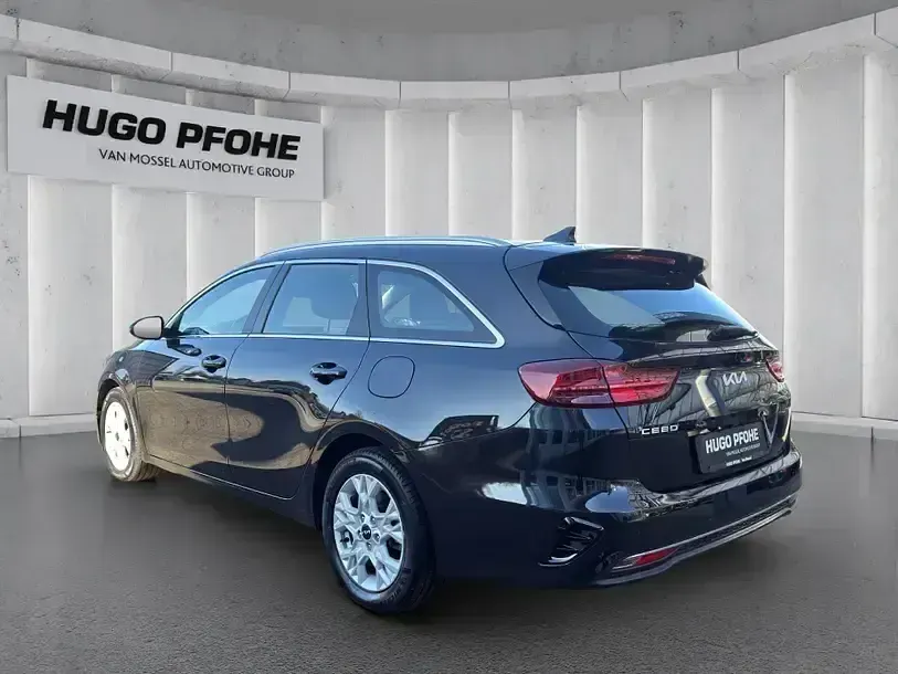 Second-hand Kia Ceed 120 CP (88 kW) 2023 Negru Hatchback