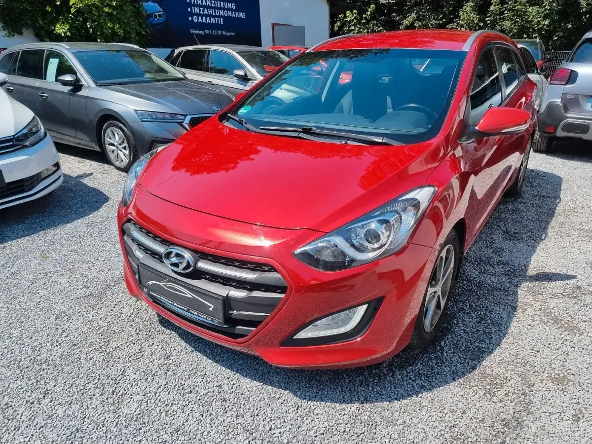 Gebraucht Hyundai i30 Style 135 PS (99 kW) 2016 Rot Kombi