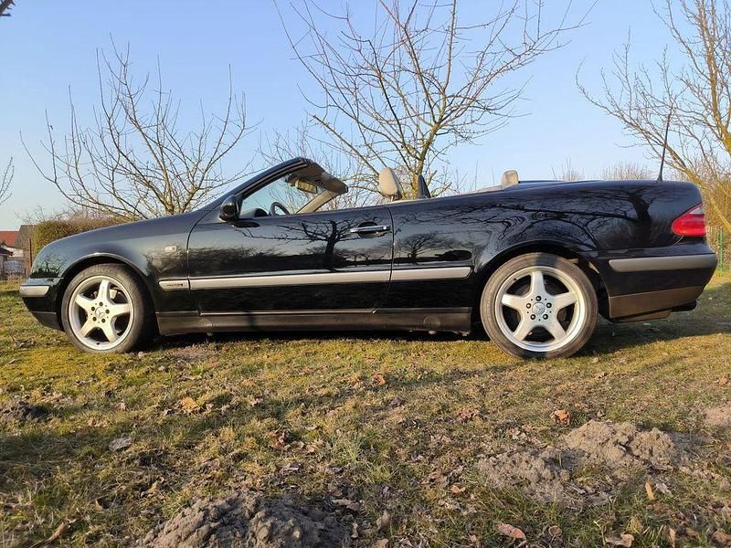 Gebraucht Mercedes CLK320 Elegance 218 PS (160 kW) 1999 Schwarz Cabrio