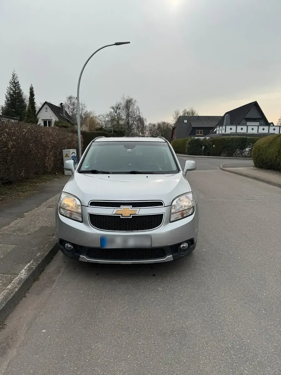 Gebraucht Chevrolet Orlando 167 PS (122 kW) 2014 Silber Van / Kleinbus