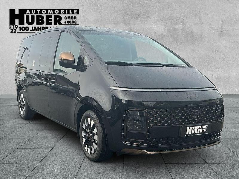 Neu Hyundai Staria Signature 160 PS (117 kW) 2025 Schwarz metallic Van / Kleinbus