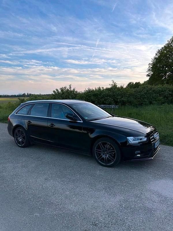 Schwarz Gebraucht 2013 Audi A4 Kombi | 8.800 € (Fairer Preis) - Bild 1/4