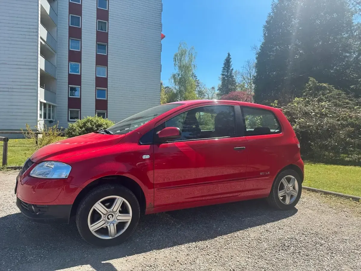 Gebraucht VW Fox 54 PS (39 kW) 2010 Rot Kleinwagen