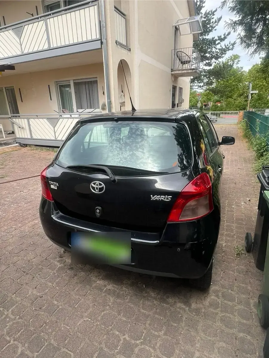 Gebraucht Toyota Yaris 87 PS (63 kW) 2008 Schwarz Kleinwagen