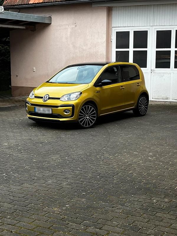 Second-hand VW up! 95 CP (69 kW) 2017 Auriu Hatchback