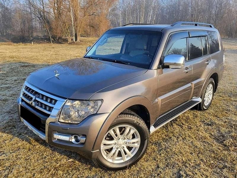 Gebraucht Mitsubishi Pajero Instyle 250 PS (183 kW) 2010 Braun SUV