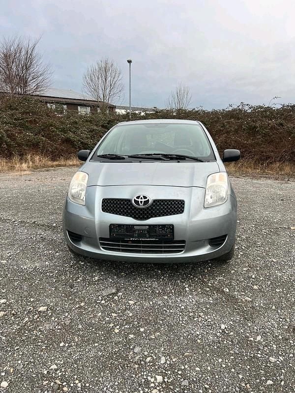 Gebraucht Toyota Yaris 69 PS (50 kW) 2007 Silber Kleinwagen