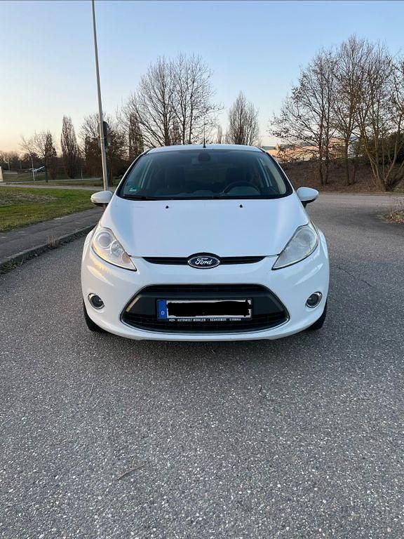 Gebraucht Ford Fiesta Titanium 82 PS (60 kW) 2010 Weiß Kleinwagen