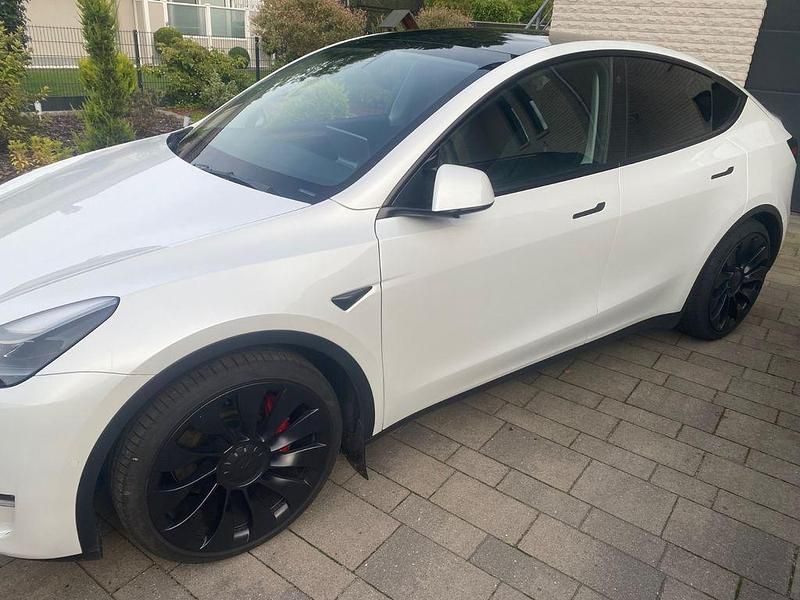 Weiß Gebraucht 2022 Tesla Model Y Performance SUV | 41.500 € (Fairer Preis) - Bild 1/4
