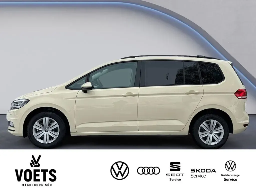 Neu VW Touran Trendline 150 PS (110 kW) 2026 Beige Van / Kleinbus