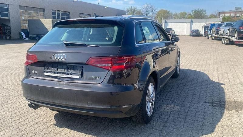 Gebraucht Audi A3 Ambiente 122 PS (89 kW) 2013 Braun Limousine