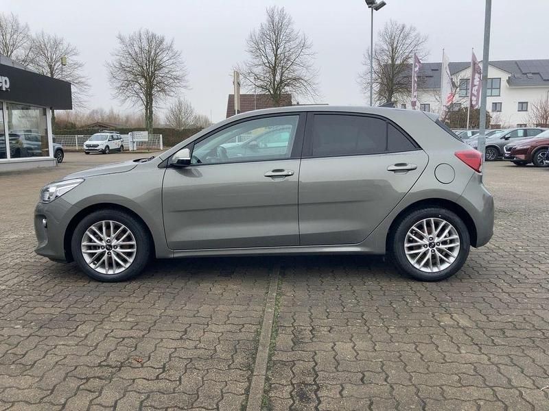 Gebraucht Kia Rio DREAM-TEAM Edition 101 PS (74 kW) 2018 Grau Limousine