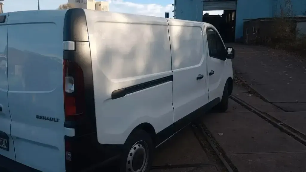 Gebraucht Renault Trafic Komfort 145 PS (106 kW) 2021 Weiß Van / Kleinbus