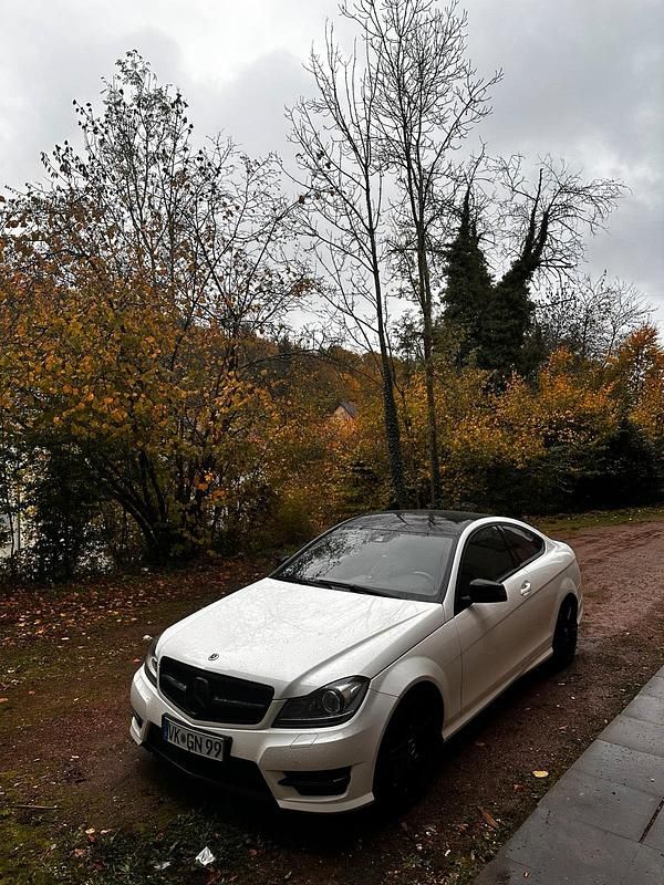 Weiß Gebraucht 2014 Mercedes C250 AMG Coupé | 13.900 € (Superpreis) - Bild 1/4