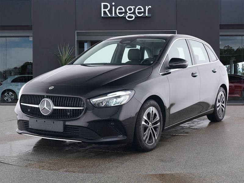 Schwarz Gebraucht 2024 Mercedes B180 Advanced Van / Kleinbus | 31.488 € (Guter Preis) - Bild 1/4