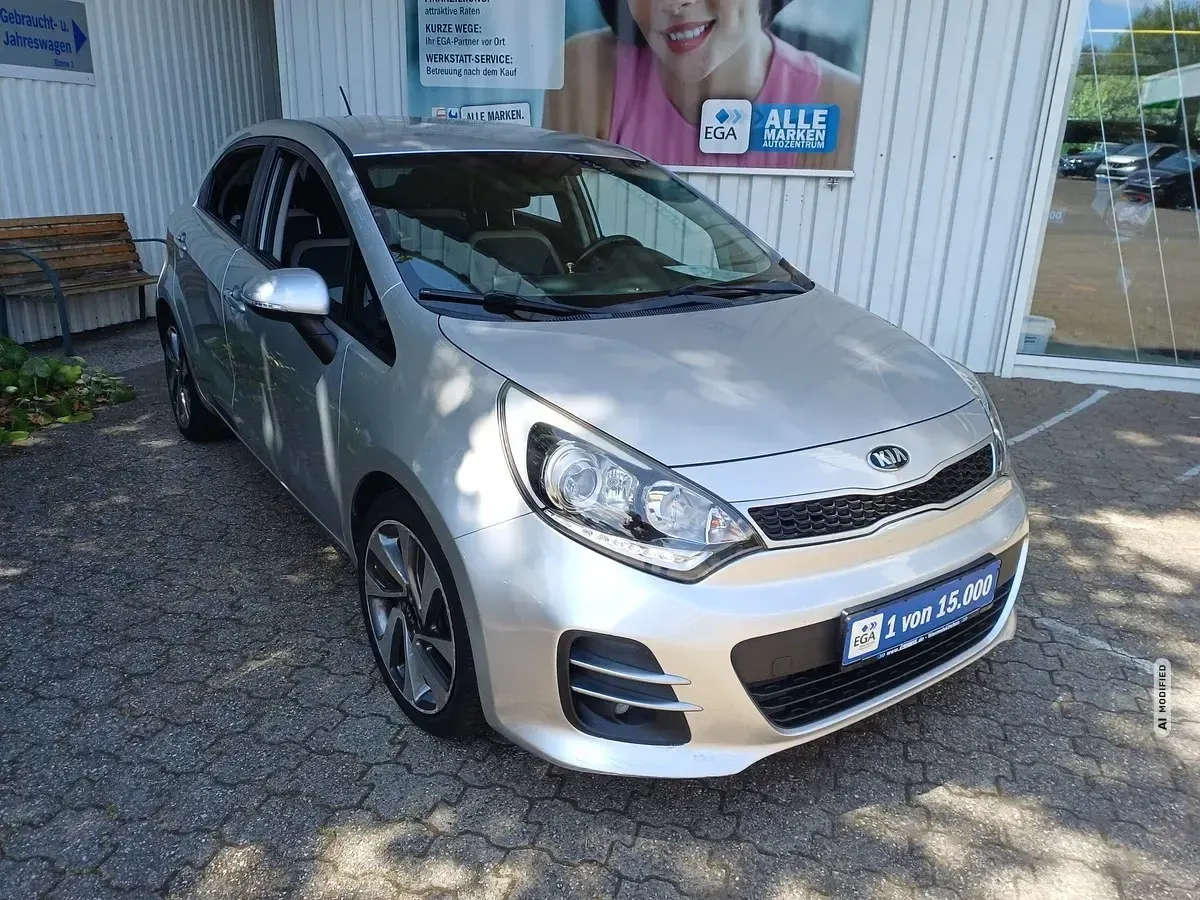 Gebraucht Kia Rio Spirit 90 PS (66 kW) 2015 Silber metallic