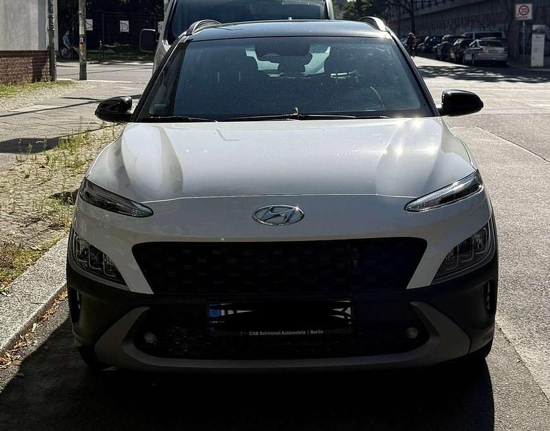 Weiß Gebraucht 2022 Hyundai Kona Trend SUV | 22.999 € (Fairer Preis) - Bild 1/4