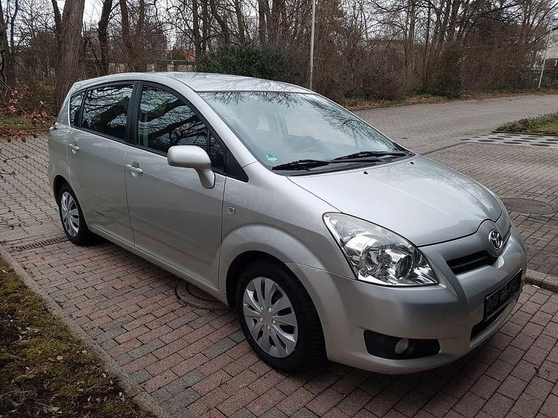Silber Gebraucht 2007 Toyota Corolla Verso Van / Kleinbus | 3.500 € (Fairer Preis) - Bild 1/4