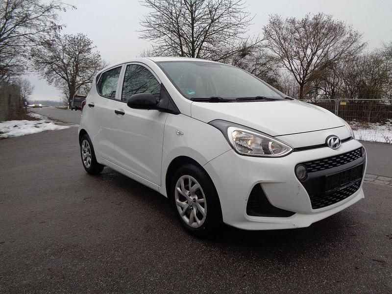 Weiß Gebraucht 2017 Hyundai i10 Kleinwagen | 2.900 € (Superpreis) - Bild 1/4