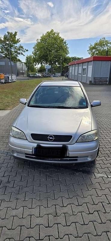 Grau Gebraucht 2000 Opel Astra Classic Edition Limousine | 1.800 € - Bild 1/4
