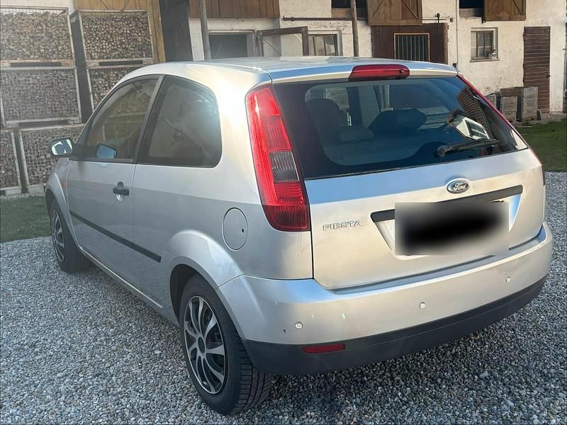 Usata Ford Fiesta 60 CV (44 kW) 2003 Argento Utilitaria
