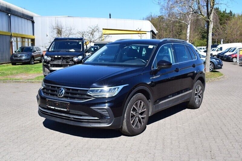 Schwarz Gebraucht 2021 VW Tiguan Life SUV | 27.980 € (Fairer Preis) - Bild 1/4