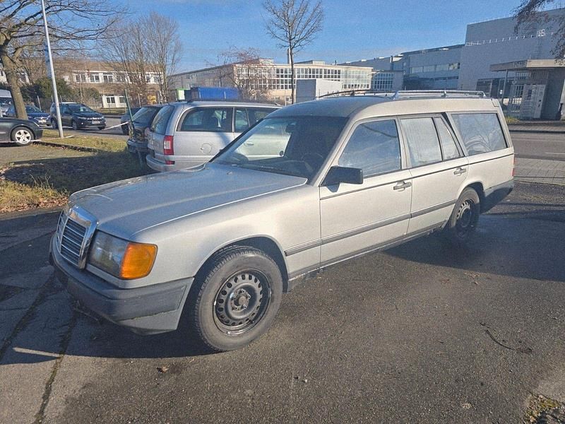 Gebraucht Mercedes E230 1986 Grau Kombi