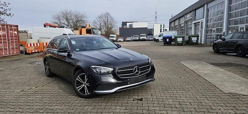 Gebraucht Mercedes E220 200 PS (147 kW) 2022 Schwarz Kombi