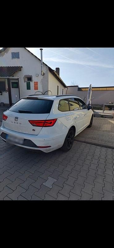 Gebraucht Seat Leon FR 150 PS (110 kW) 2019 Weiß Limousine