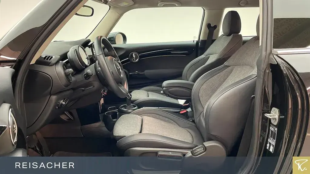 Gebraucht Mini Cooper Classic 136 PS (100 kW) 2023 Schwarz Kleinwagen