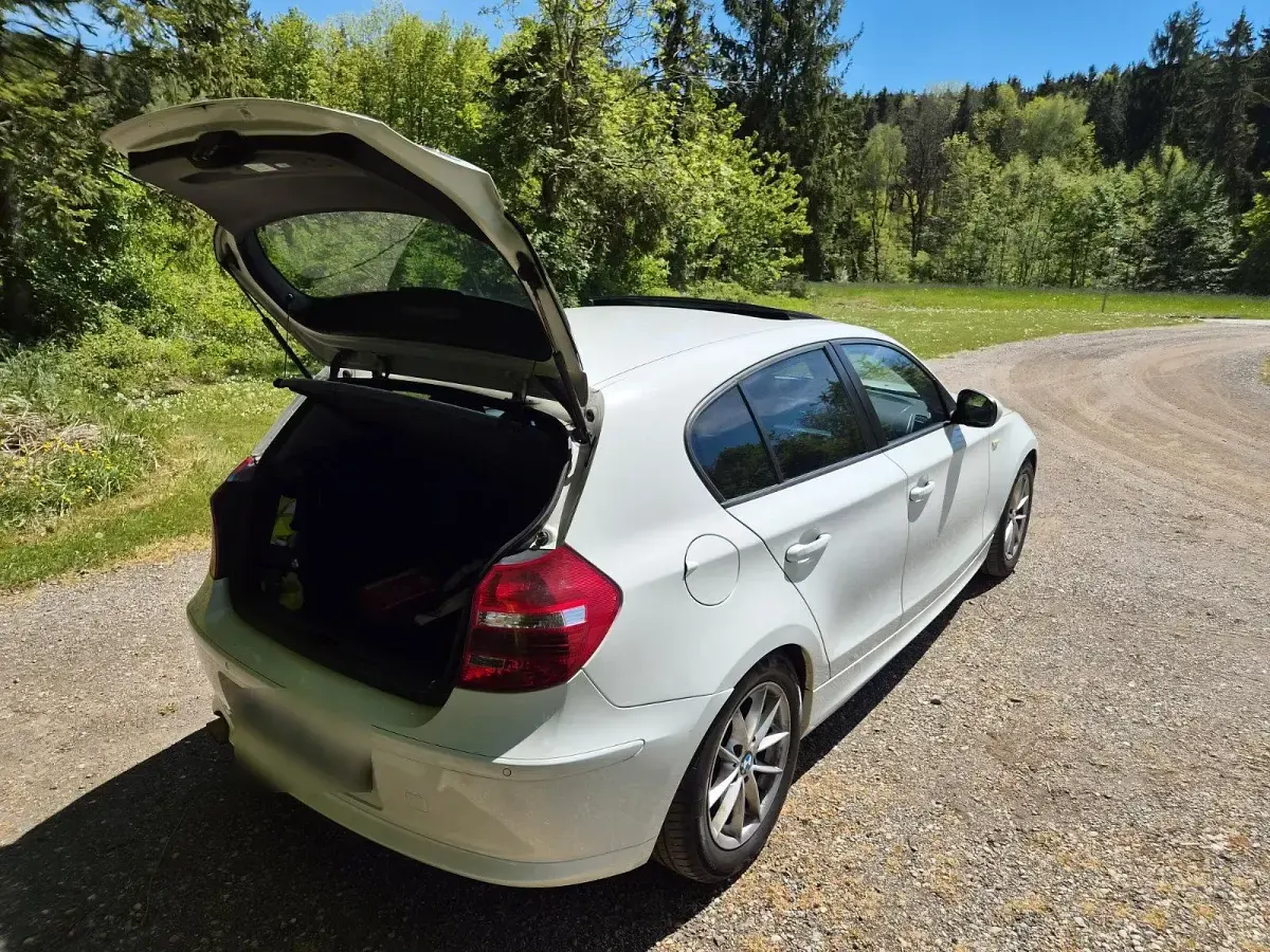 Gebraucht BMW 116 116 PS (85 kW) 2011 Weiß Kleinwagen