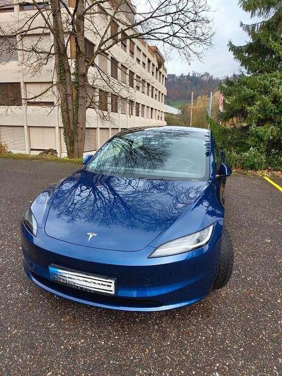 Blau Gebraucht 2023 Tesla Model 3 Long Range AWD Limousine | 41.900 € - Bild 1/4