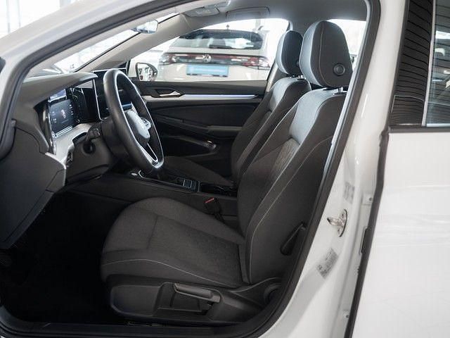 Gebraucht VW Golf VIII Life 116 PS (85 kW) 2024 Purewhite Limousine