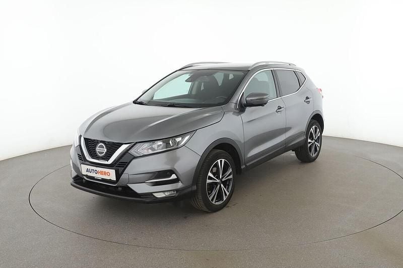 Grau Gebraucht 2020 Nissan Qashqai N-Connecta SUV | 18.120 € (Fairer Preis) - Bild 1/3