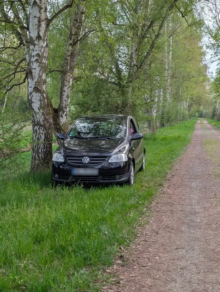 Second-hand VW Fox 75 CP (55 kW) 2006 Negru Hatchback