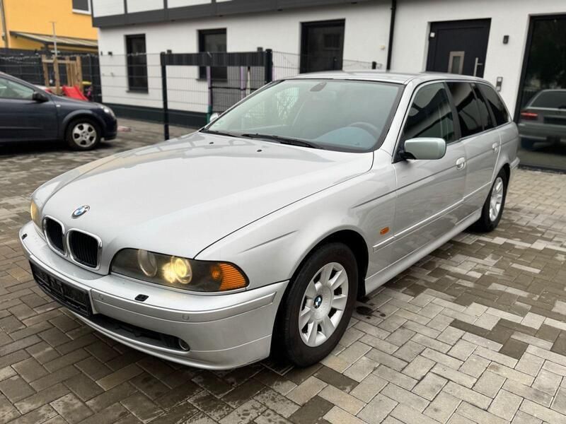Silber Gebraucht 2001 BMW 520 Sport Line Kombi | 2.900 € (Fairer Preis) - Bild 1/4