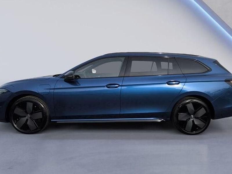 Gebraucht VW Passat R-line 272 PS (200 kW) 2024 Andere Limousine