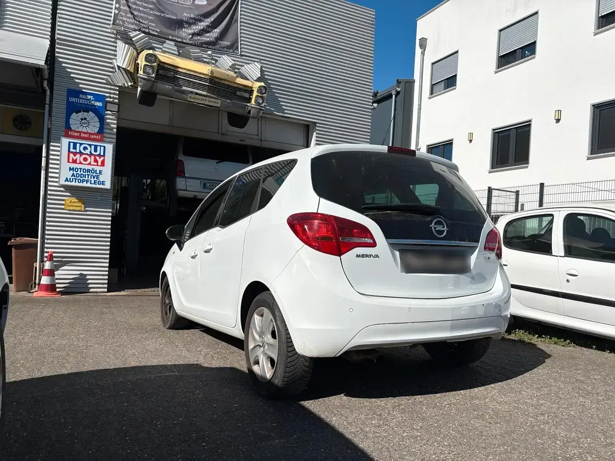 Second-hand Opel Meriva 101 CP (74 kW) 2011 Alb Monovolum