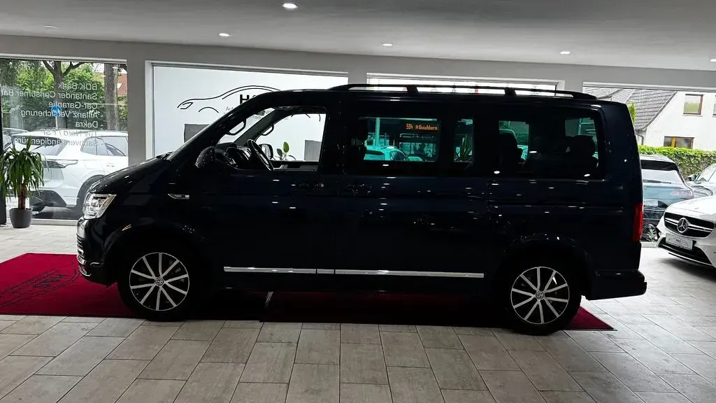 Gebraucht VW Multivan Highline 199 PS (146 kW) 2019 Starlight blue Van / Kleinbus